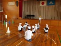 ②